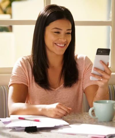 Doing Some Writing - Jane the Virgin Season 5 Episode 16