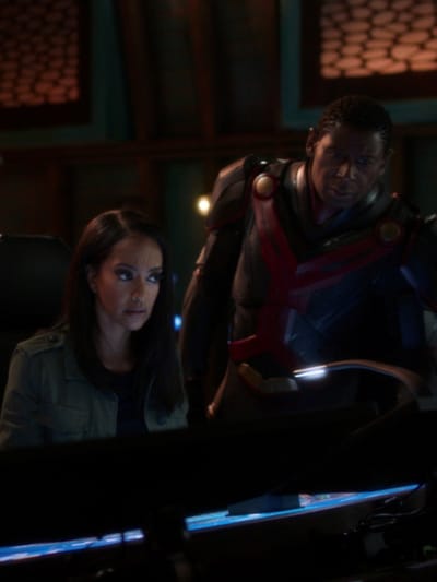 Kelly and J'onn - Supergirl Season 6 Episode 7