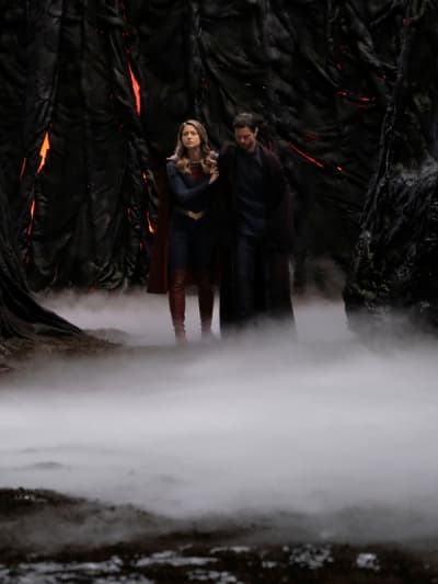 Escape - Supergirl Season 6 Episode 7