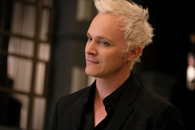 Head of the Brain Biz - iZombie Season 4 Episode 1