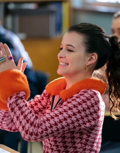Enthusiastic Max - Ginny & Georgia Season 2 Episode 6