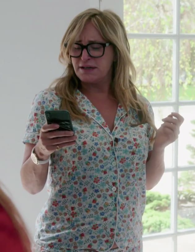 Sonja Reads a Text - The Real Housewives of New York City Season 12 Episode 3