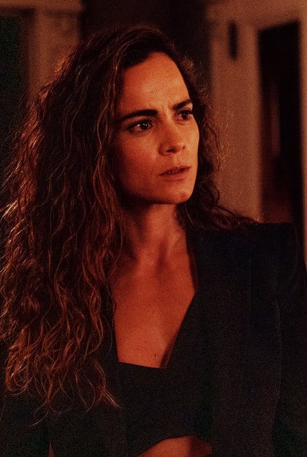 Someone is Stealing - Tall - Queen of the South Season 4 Episode 10
