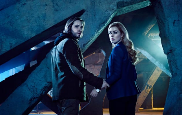 Aaron Stanford and Amanda Schull - 12 Monkeys Season 1 Episode 1