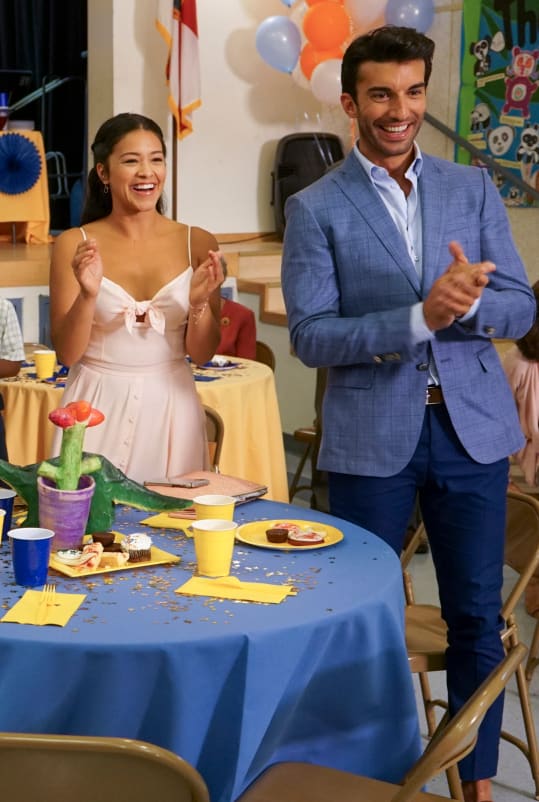 Happy Parents - Jane the Virgin Season 5 Episode 4