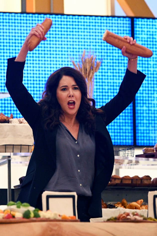 Joan Wrecking Ball - Zoey's Extraordinary Playlist Season 1 Episode 4