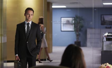 Suits Picture Preview: Reuniting is Awkward!