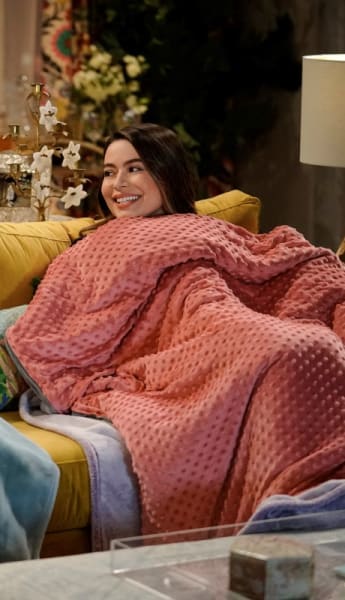 Carly Under a Blanket - iCarly Season 1 Episode 1