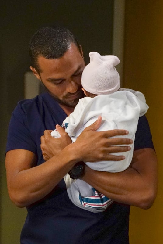 Doting Dad - Grey's Anatomy Season 13 Episode 1