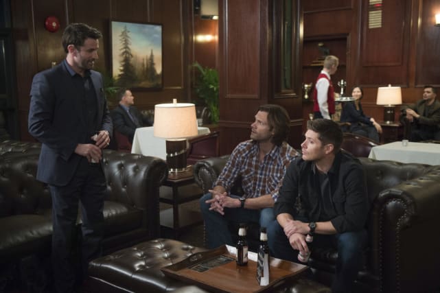A couple beers among friends - Supernatural Season 12 Episode 16