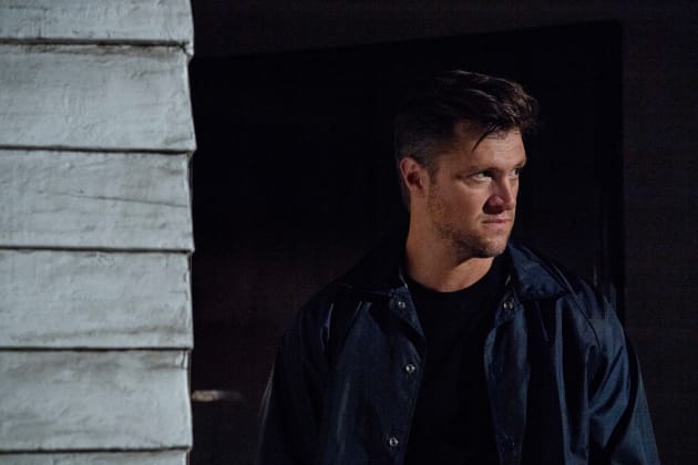Taylor Looks For Hints - Sneaky Pete