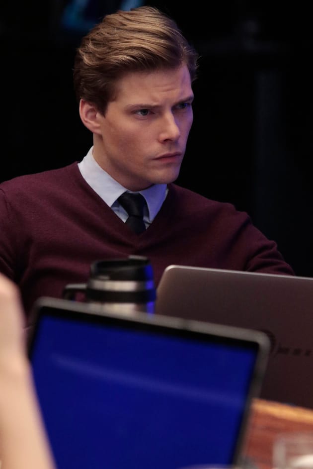 Newcomer - Quantico Season 2 Episode 14