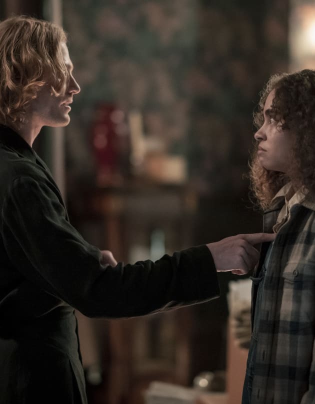 Pointing A Finger - Interview with the Vampire Season 1 Episode 5