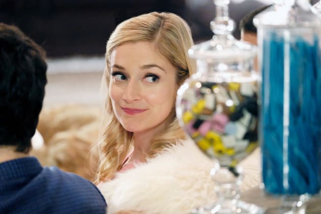 Serena in white fur - UnREAL Season 3 Episode 8
