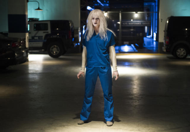 Livewire breaks out supergirl season 2 episode 10