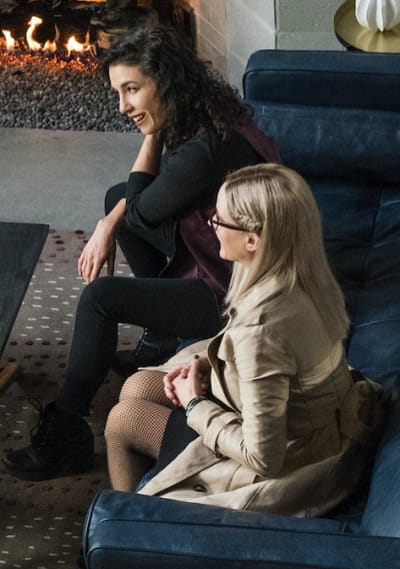 Alice + Kady couch - The Magicians Season 5 Episode 11