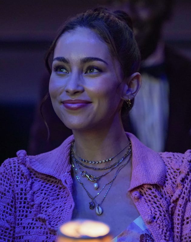 Good Trouble Season 4 Episode 9 Review That s Me In The Spotlight