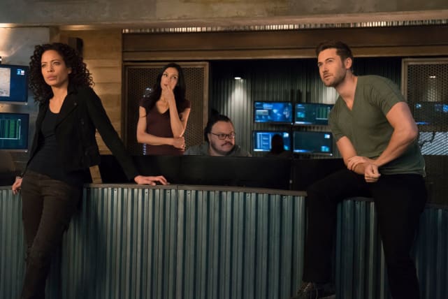 The Team Looks On - The Blacklist: Redemption Season 1 Episode 4