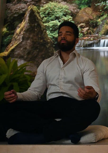 Simon meditate - Zoey's Extraordinary Playlist Season 2 Episode 4