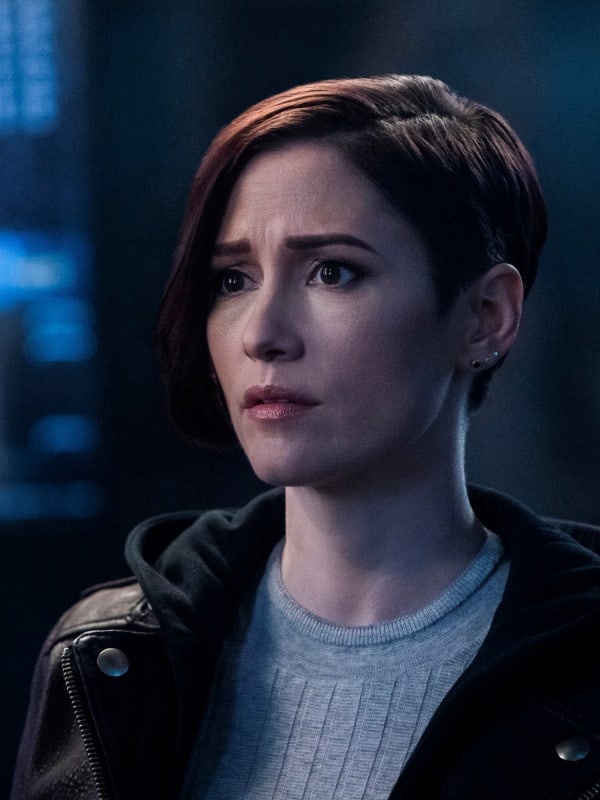 Chyler Leigh Says She Can Relate To Alexs Coming Out Story On Supergirl Tv Fanatic 0126