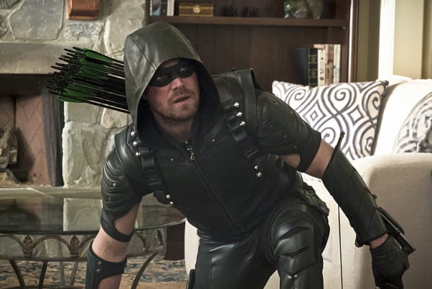 Crouching - Arrow Season 4 Episode 22