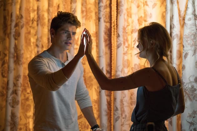 Karolina's Powers - Marvel's Runaways Season 1 Episode 4