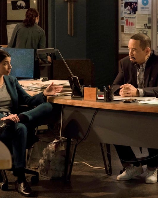 Talking to the Newbie - Law & Order: SVU Season 21 Episode 10