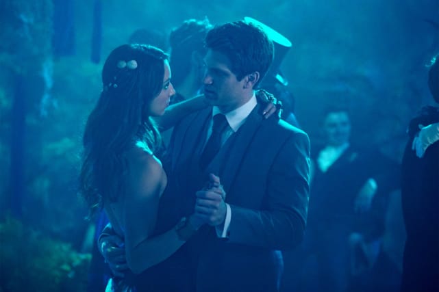 Crack A Smile - Pretty Little Liars Season 6 Episode 9