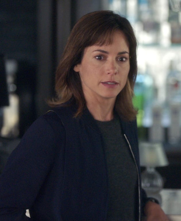 Feeling the heat - tall - A Million Little Things Season 2 Episode 9