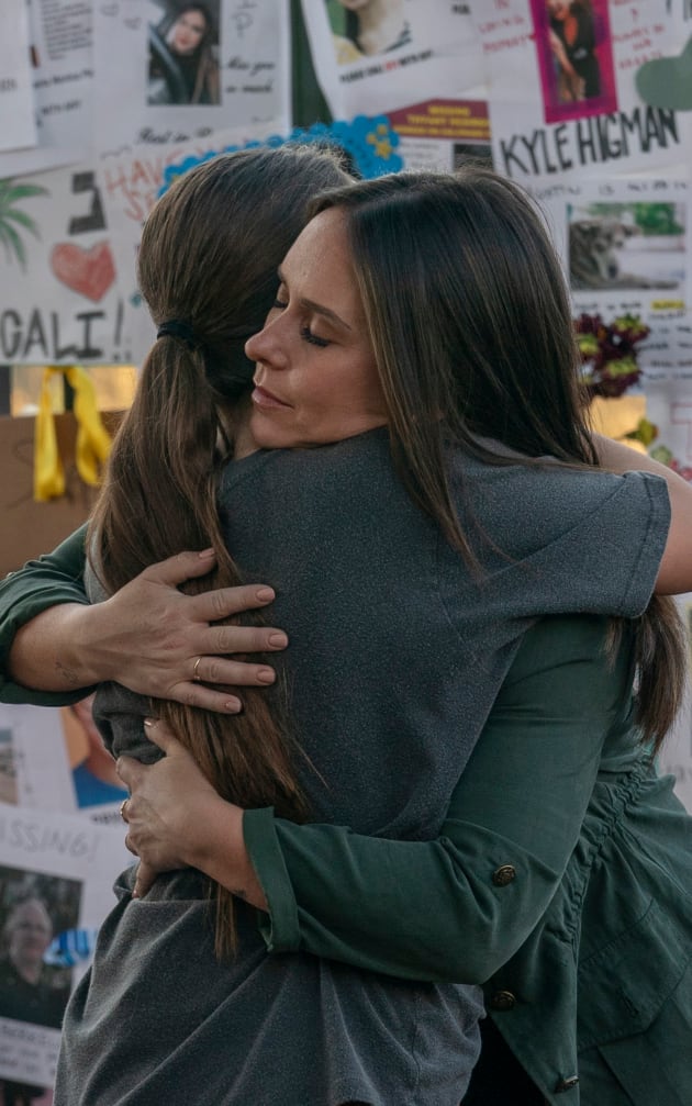 A Big Hug - 9-1-1 Season 3 Episode 3