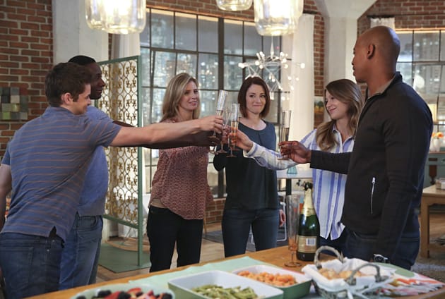 Time to Celebrate! - Supergirl Season 1 Episode 20