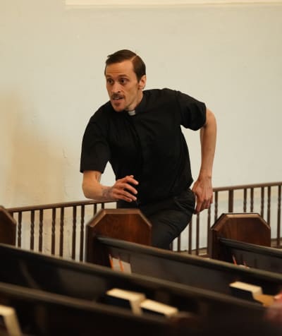 Man on the Run - Stumptown Season 1 Episode 18