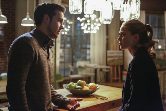 Mon-El Offers a Hand - Supergirl Season 2 Episode 10
