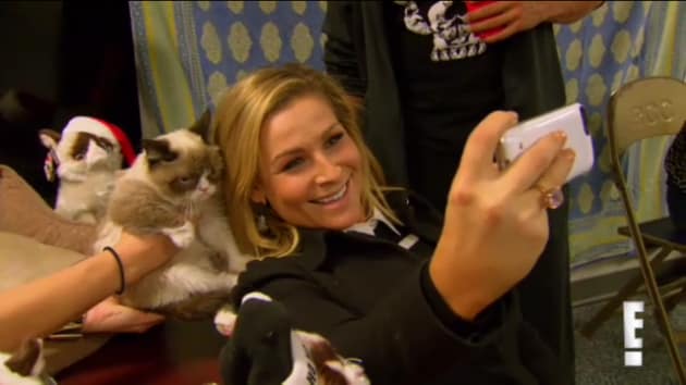 Selfie with Grumpy Cat - Total Divas