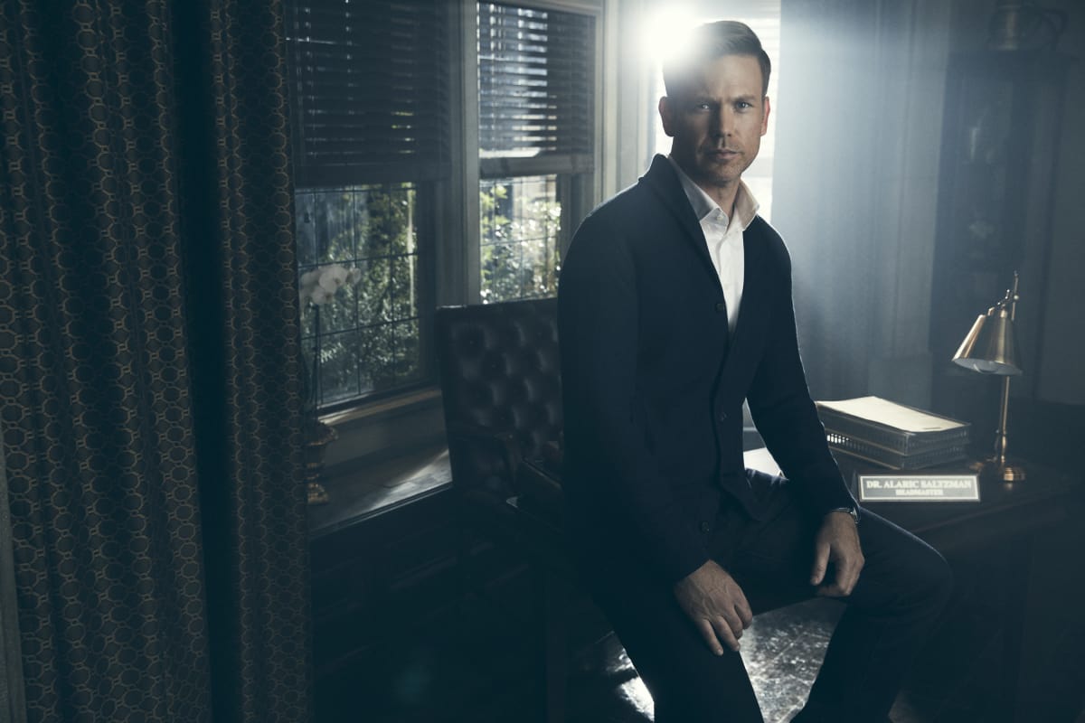 Matt Davis Cast as Alaric Saltzman on Vampire Diaries - TV Fanatic