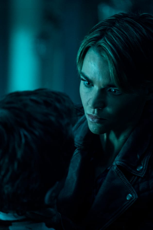 Kate and August - Batwoman Season 1 Episode 15