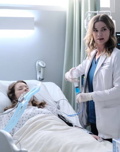 Nic Treats a Teen - Tall - The Resident Season 3 Episode 16