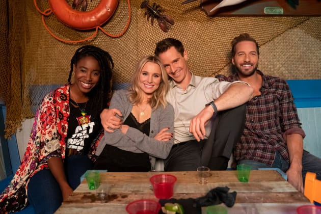 The Gang Smiles for the Camera - Veronica Mars