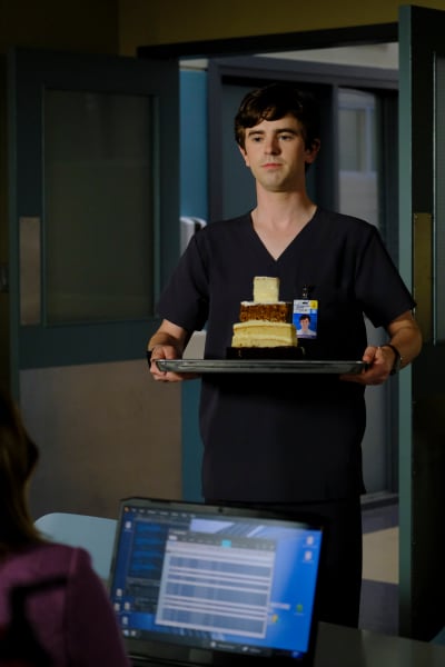 Shaun Brings Cake - The Good Doctor Season 5 Episode 2
