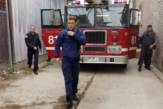 The gang arrives - Chicago Fire Season 3 Episode 10