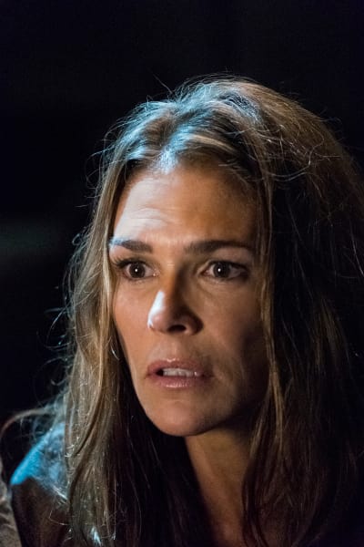 Abby Griffin in the Bunker - The 100 Season 5 Episode 2