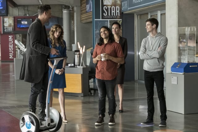 Hrs showing off the flash s3e10