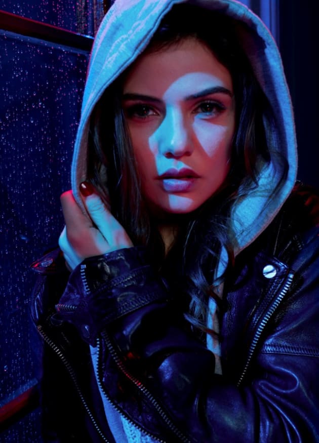 Danielle Campbell As Kayla Tell Me A Story Tv Fanatic