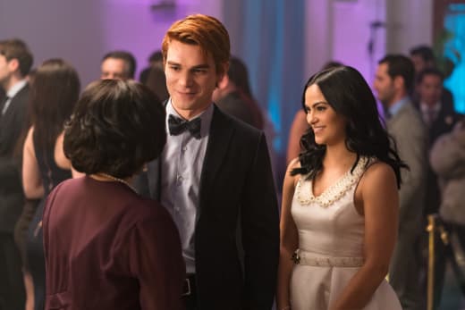 Boyfriend Duties - Riverdale Season 2 Episode 12