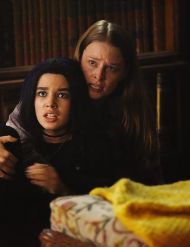 A Mother-Daughter Bond? - Titans Season 1 Episode 10