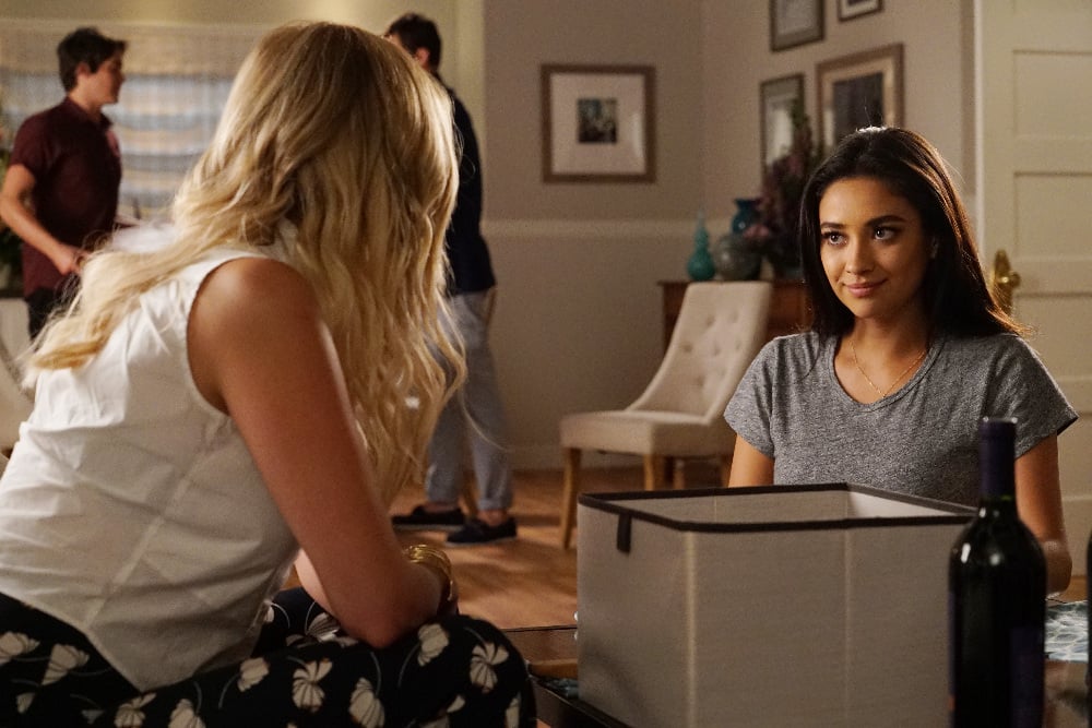Emily Smiling Pretty Little Liars Season 6 Episode 12 Tv Fanatic