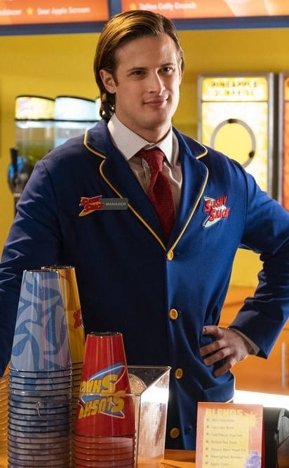 Reginald's Boss Todd - Reginald the Vampire Season 1 Episode 2 - TV Fanatic