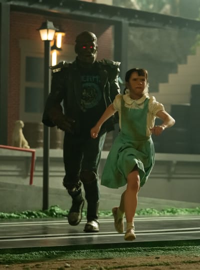 Cliff Chases Dorothy - Doom Patrol Season 2 Episode 1