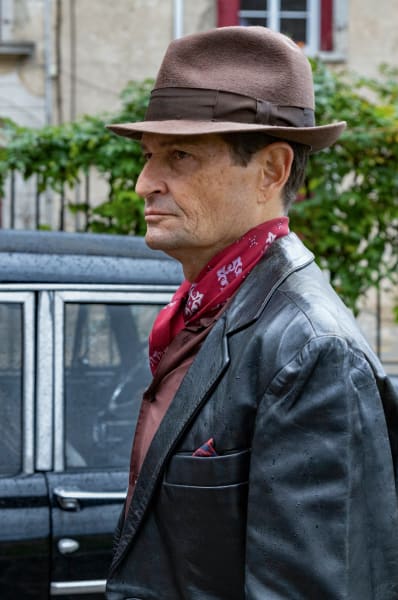 Mysterious Man in a Hat - Monsieur Spade Season 1 Episode 3