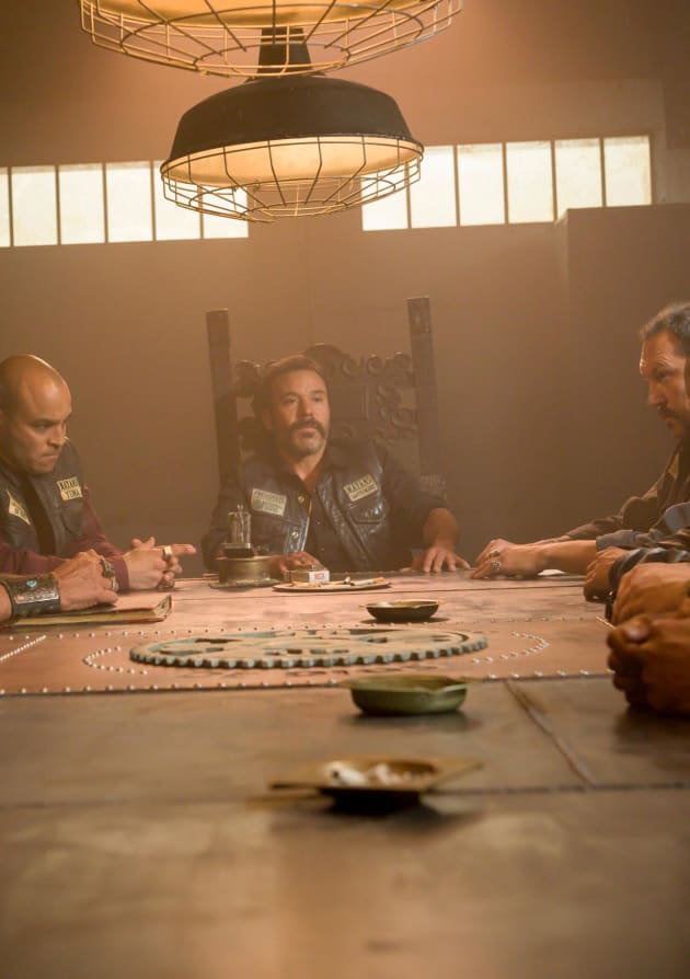 Mayans season discount 2 episode 1